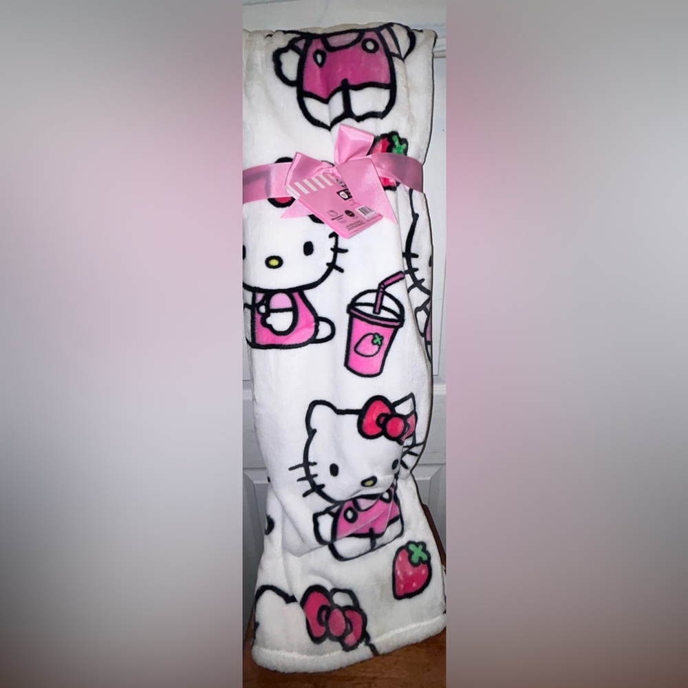 Hello Kitty Throw Blanket (60in. X 70in).